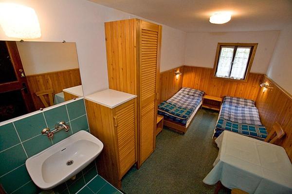 Schronisko Pttk Samotnia Albergue Karpacz Habitación foto