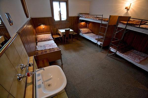 Schronisko Pttk Samotnia Albergue Karpacz Habitación foto